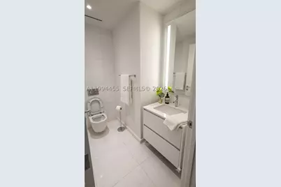 300 Biscayne Boulevard #3409W, Miami, FL 33131 - Photo 11
