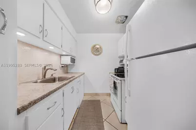 1015 SW 11th #15K, Hallandale Beach, FL 33009 - Photo 9