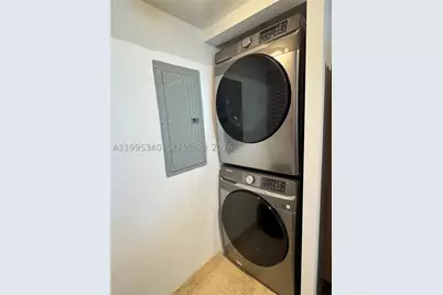 31 SE 5th #1402, Miami, FL 33131 - Photo 9