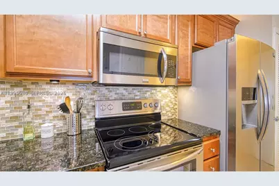 2900 Banyan #408, Fort Lauderdale, FL 33316 - Photo 5