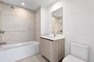 77 SE 5th, Miami, FL 33131 - Photo 17