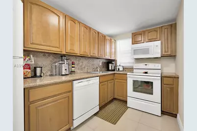 7620 Carlyle #204, Miami Beach, FL 33141 - Photo 9