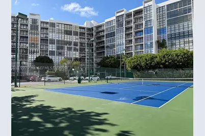 1000 Parkview #531, Hallandale Beach, FL 33009 - Photo 29