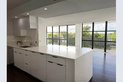 1000 Parkview #531, Hallandale Beach, FL 33009 - Photo 7
