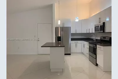 907 NE 199th #204, Miami, FL 33179 - Photo 7