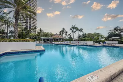 1000 W Island #1910, Aventura, FL 33160 - Photo 35