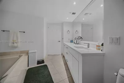 1000 W Island #1910, Aventura, FL 33160 - Photo 19