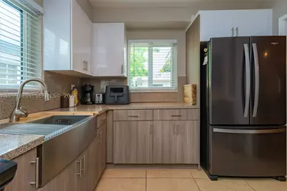 2925 NW 11th #Front, Miami, FL 33127 - Photo 5