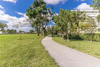 4350 Hillcrest #303, Hollywood, FL 33021 - Photo 3