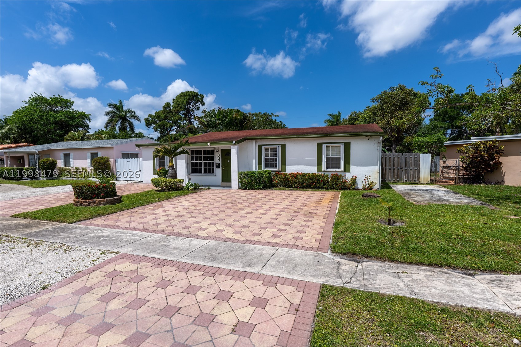 807 SW 26th main architectural view