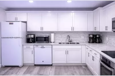2420 SW 81st #403, Davie, FL 33324 - Photo 3