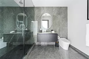 20 NE 11th, Miami, FL 33132 - Photo 13