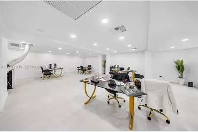 5401 Collins #CU-9, Miami Beach, FL 33140 - Photo 9