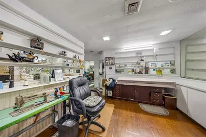 5401 Collins #CU-9, Miami Beach, FL 33140 - Photo 3