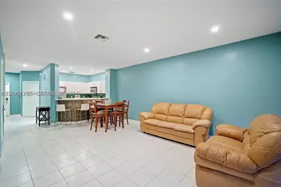 12111 SW 5th #ROOMMATE, Pembroke Pines, FL 33025 - Photo 7