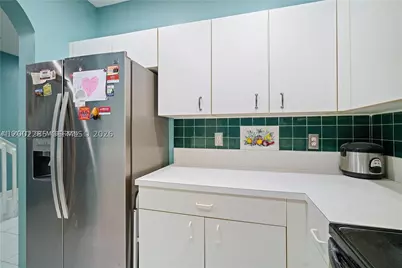 12111 SW 5th #ROOMMATE, Pembroke Pines, FL 33025 - Photo 9