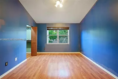 12111 SW 5th #ROOMMATE, Pembroke Pines, FL 33025 - Photo 11