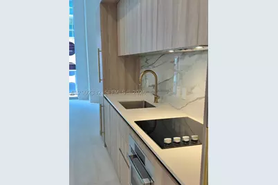 77 SE 5th #1010, Miami, FL 33131 - Photo 5