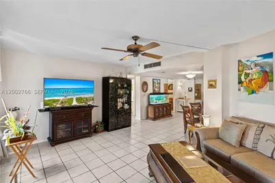 20500 W Country Club #405, Aventura, FL 33180 - Photo 9
