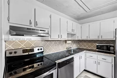 20500 W Country Club #405, Aventura, FL 33180 - Photo 13