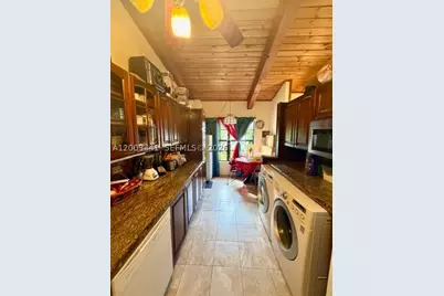 10331 Holly, Pembroke Pines, FL 33026 - Photo 7