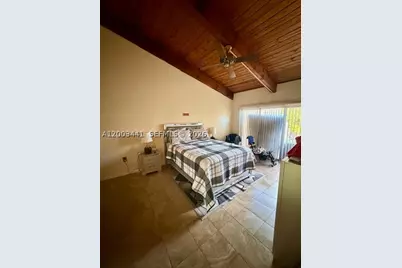 10331 Holly, Pembroke Pines, FL 33026 - Photo 11