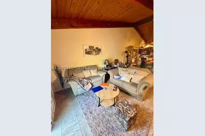 10331 Holly, Pembroke Pines, FL 33026 - Photo 9
