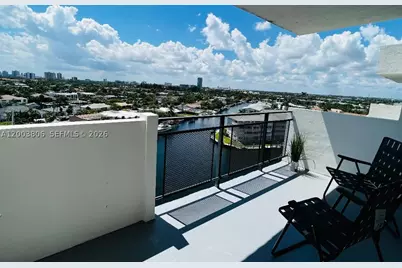 401 Golden Isles #1011, Hallandale Beach, FL 33009 - Photo 9