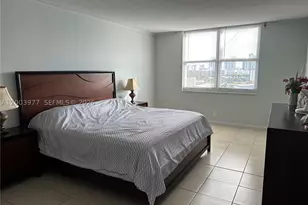 427 Golden Isles, Hallandale, FL 33009 - Photo 5
