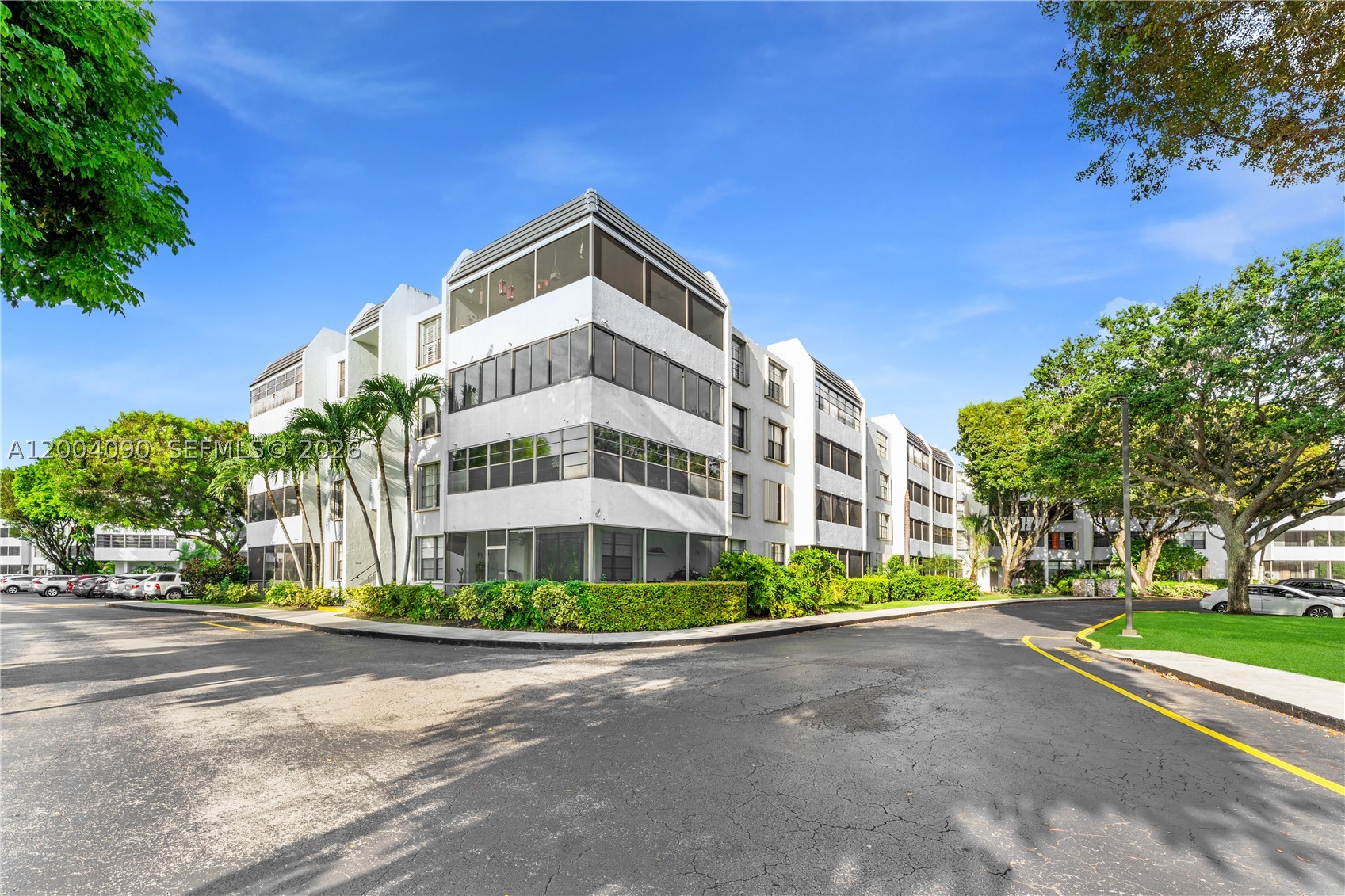 10852 N Kendall #312 main architectural view