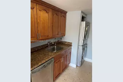 2415 NW 16th St #102, Miami, FL 33125 - Photo 11