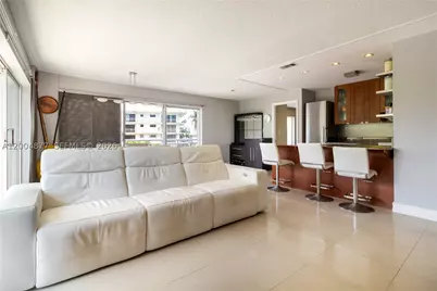 126 Golden Isles #32A, Hallandale Beach, FL 33009 - Photo 5