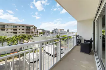 126 Golden Isles #32A, Hallandale Beach, FL 33009 - Photo 23