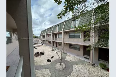 1100 SE 4th #32, Deerfield Beach, FL 33441 - Photo 15