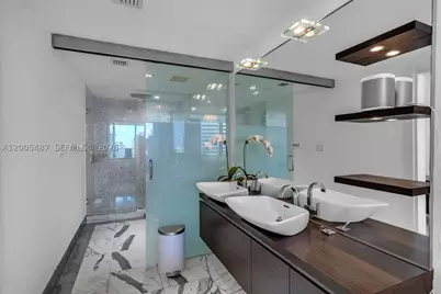 200 Biscayne Boulevard #3407, Miami, FL 33131 - Photo 11