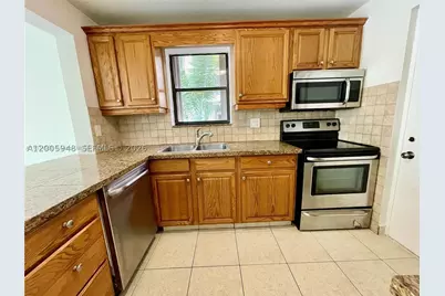 2320 S Cypress Bend #204, Pompano Beach, FL 33069 - Photo 5