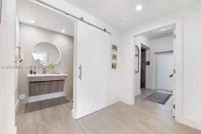 120 Salamanca #3B, Coral Gables, FL 33134 - Photo 3