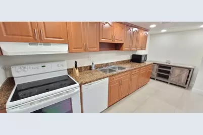 18011 Biscayne #402, Aventura, FL 33160 - Photo 3