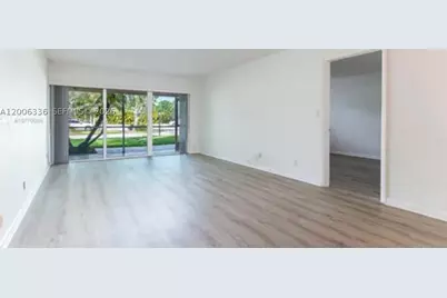 100 Lakeview #112, Weston, FL 33326 - Photo 3