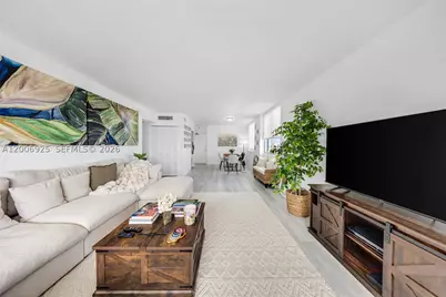 1000 West #702, Miami Beach, FL 33139 - Photo 3