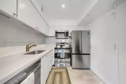 1000 West #702, Miami Beach, FL 33139 - Photo 9
