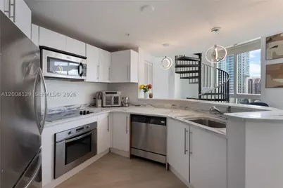 300 S Biscayne #L-1014, Miami, FL 33131 - Photo 9
