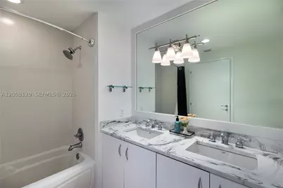 300 S Biscayne #L-1014, Miami, FL 33131 - Photo 15