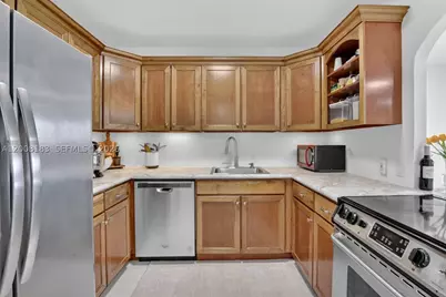 3675 N Country Club #410, Aventura, FL 33180 - Photo 11