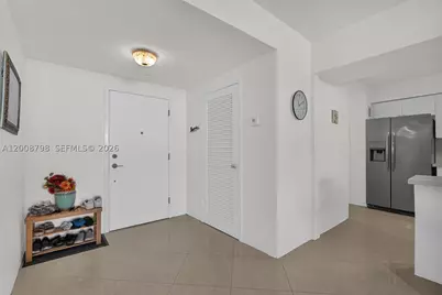 5825 Collins #2E, Miami Beach, FL 33140 - Photo 17