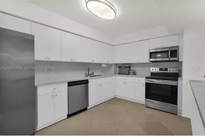 5825 Collins #2E, Miami Beach, FL 33140 - Photo 9