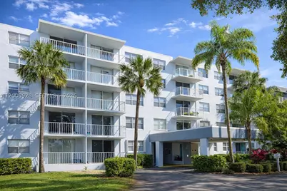 470 Executive Center #2D, West Palm Beach, FL 33401 - Photo 1