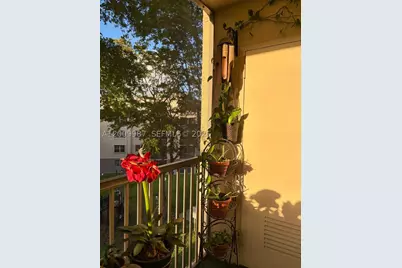 8225 Lake #404, Doral, FL 33166 - Photo 31