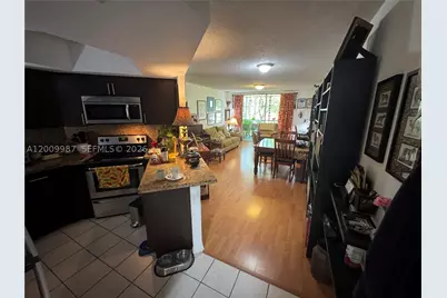 8225 Lake #404, Doral, FL 33166 - Photo 25