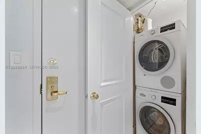 5225 Collins #1519, Miami Beach, FL 33140 - Photo 7